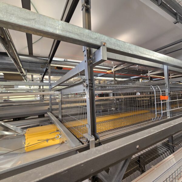 Cage bottom ventilation system Cage bottom ventilation system